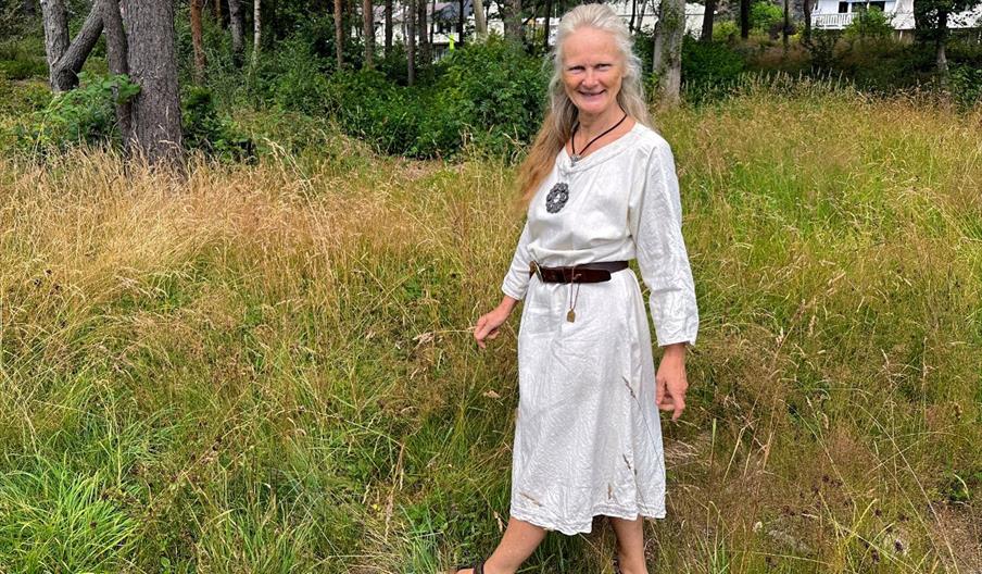 Nora Bang inviterer til dans Nora Bang inviterer til dans